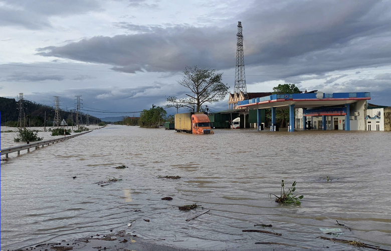 Bộ Xây dựng yêu cầu khắc phục hậu quả mưa lũ, bảo đảm an toàn cho người và công trình- Ảnh 1. Bộ Xây dựng yêu cầu khắc phục hậu quả mưa lũ, bảo đảm an toàn cho người và công trình- Ảnh 1.