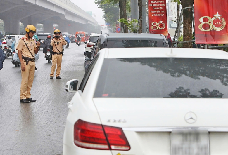 Có camera AI, CSGT tuần tra xử lý vi phạm thế nào?- Ảnh 1. Có camera AI, CSGT tuần tra xử lý vi phạm thế nào?- Ảnh 1.