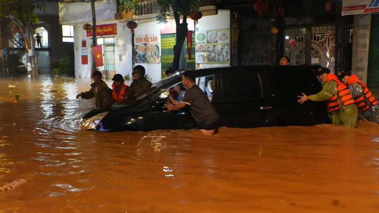 Cao Bằng: Gần 2.000 nh&agrave; bị ảnh hưởng do mưa lũ, lực lượng chức năng trắng đ&ecirc;m hỗ trợ- Ảnh 3.