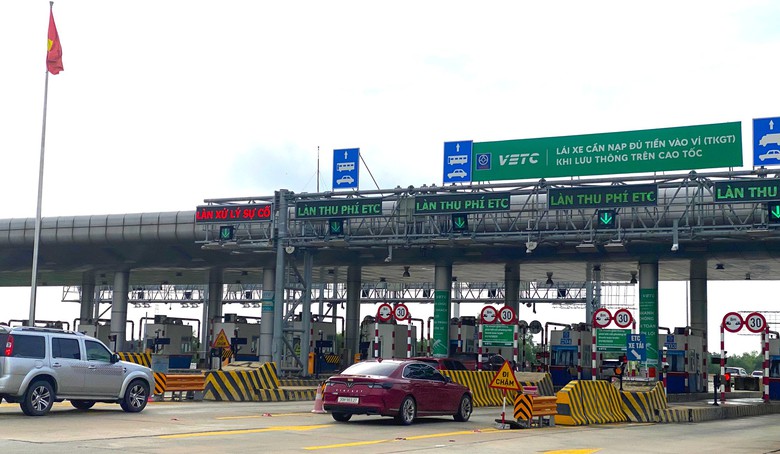 Giao th&ocirc;ng th&ocirc;ng suốt trong ng&agrave;y đầu chuyển đổi t&agrave;i khoản thu ph&iacute;- Ảnh 1.