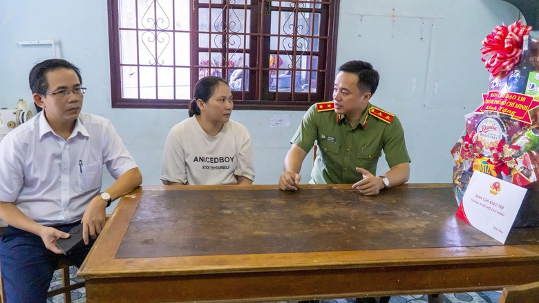 TP.HCM: Mở cao điểm trấn &aacute;p tội phạm, ra mắt tổ c&ocirc;ng t&aacute;c 3 trong 1 v&agrave; SOS an ninh, trật tự- Ảnh 6.