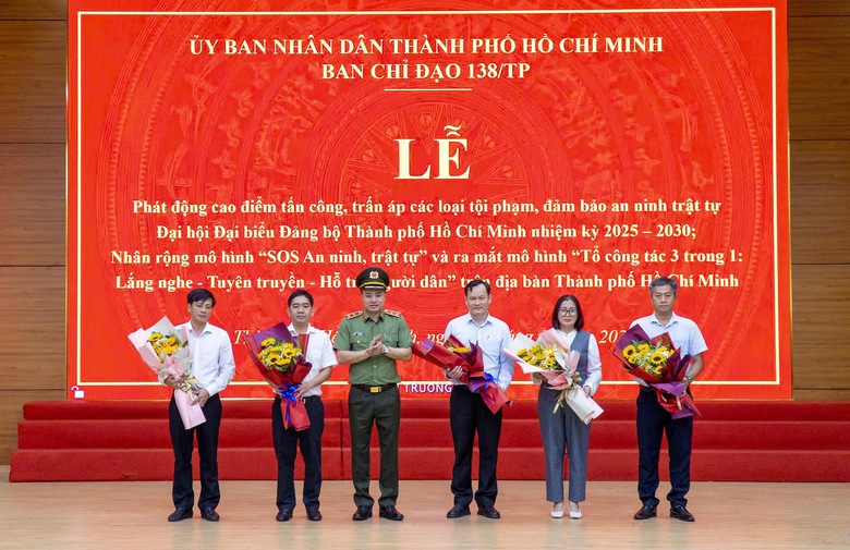 TP.HCM: Mở cao điểm trấn &aacute;p tội phạm, ra mắt tổ c&ocirc;ng t&aacute;c 3 trong 1 v&agrave; SOS an ninh, trật tự- Ảnh 2.