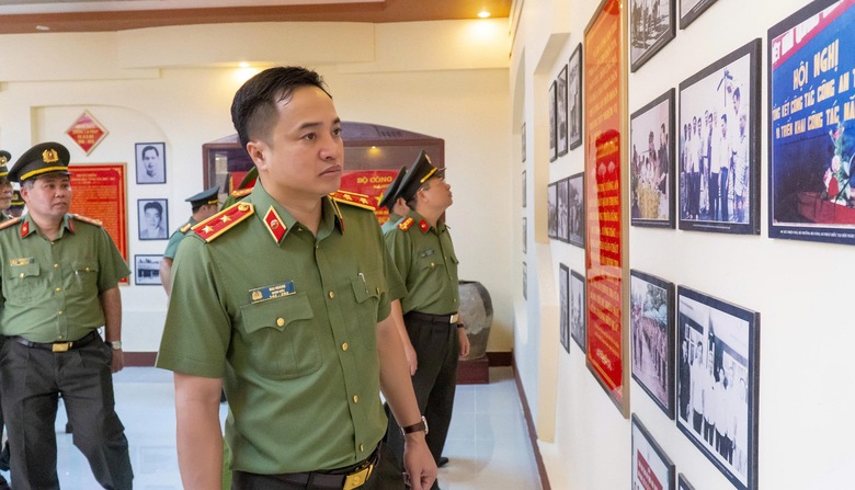 TP.HCM: Mở cao điểm trấn &aacute;p tội phạm, ra mắt tổ c&ocirc;ng t&aacute;c 3 trong 1 v&agrave; SOS an ninh, trật tự- Ảnh 3.