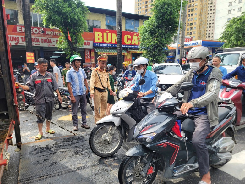 H&agrave; Nội căng m&igrave;nh hỗ trợ người d&acirc;n khắc phục hậu quả mưa b&atilde;o- Ảnh 2.