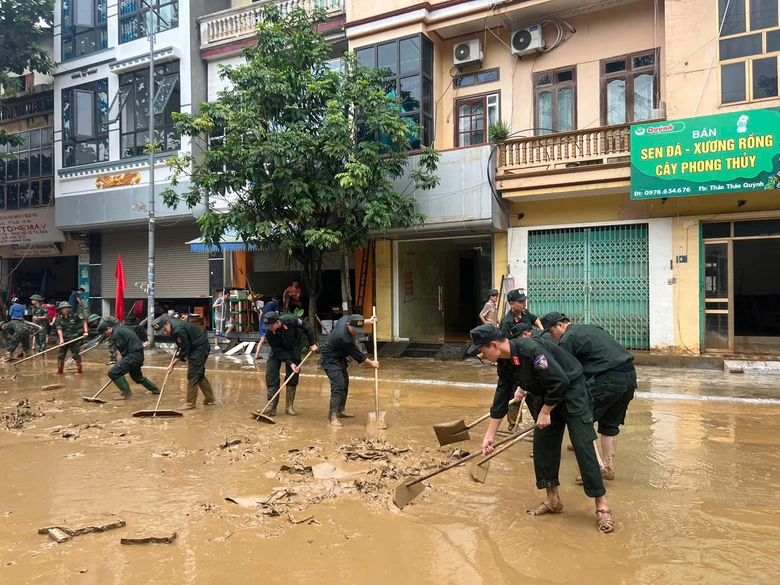 Những h&agrave;nh động ấm t&igrave;nh người sau mưa lũ ở L&agrave;o Cai- Ảnh 9.