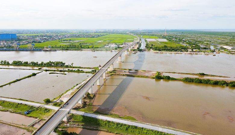 Người dân Hưng Yên phấn khởi trong ngày thông xe tuyến đường bộ ven biển- Ảnh 4. Người dân Hưng Yên phấn khởi trong ngày thông xe tuyến đường bộ ven biển- Ảnh 4.