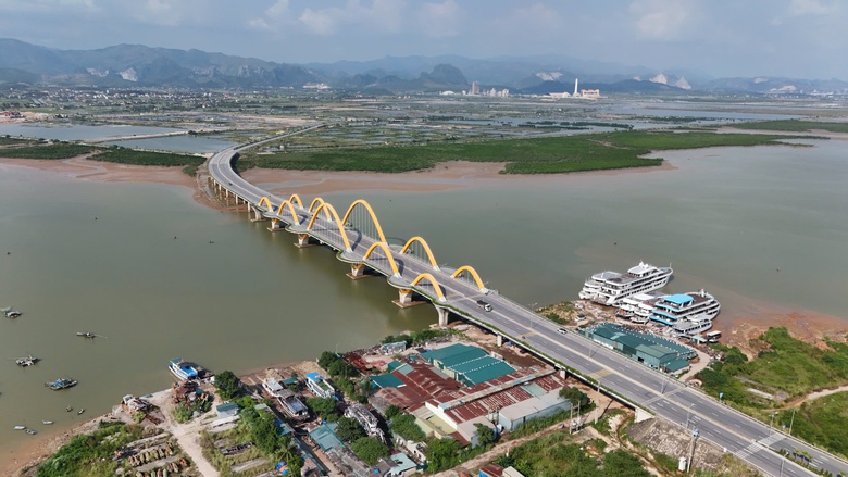 Quảng Ninh tăng tốc ho&agrave;n thiện hạ tầng quanh vịnh Cửa Lục- Ảnh 1.