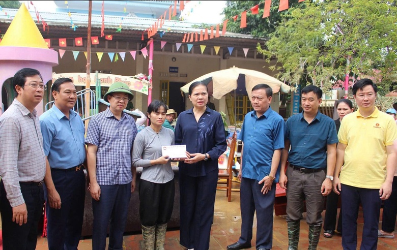 Phó Chủ tịch Ủy ban Trung ương MTTQ Việt Nam thăm, động viên vùng lũ Thái Nguyên- Ảnh 1. Phó Chủ tịch Ủy ban Trung ương MTTQ Việt Nam thăm, động viên vùng lũ Thái Nguyên- Ảnh 1.