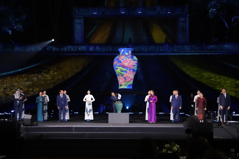 Lễ hội Văn h&oacute;a Thế giới: Thắt chặt t&igrave;nh hữu nghị, ấm "t&igrave;nh d&acirc;n tộc, nghĩa đồng b&agrave;o"- Ảnh 3.