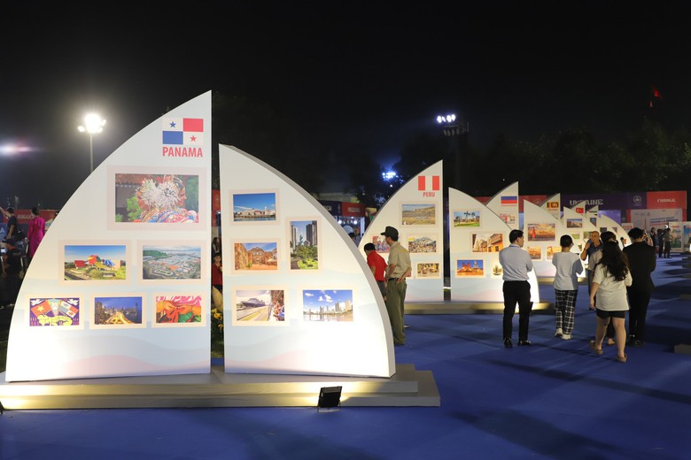 Lễ hội Văn h&oacute;a Thế giới: Thắt chặt t&igrave;nh hữu nghị, ấm "t&igrave;nh d&acirc;n tộc, nghĩa đồng b&agrave;o"- Ảnh 10.