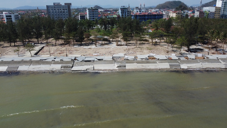 Nghệ An: Nhiều công trình đê kè, hồ đập thủy lợi hư hại nặng sau bão số 10- Ảnh 1. Nghệ An: Nhiều công trình đê kè, hồ đập thủy lợi hư hại nặng sau bão số 10- Ảnh 1.