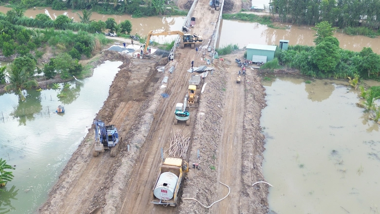 Dự &aacute;n đường hơn 2.100 tỷ đồng ở Đồng Th&aacute;p đang hồi sinh ra sao?- Ảnh 1.