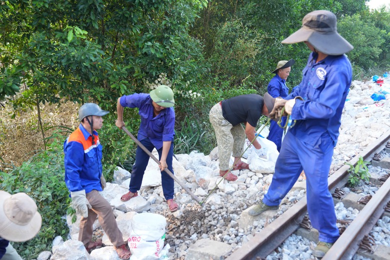 Chủ tịch H&agrave; Nội kiểm tra, chỉ đạo khắc phục hậu quả mưa lũ tại Đa Ph&uacute;c, Trung Gi&atilde;- Ảnh 4.