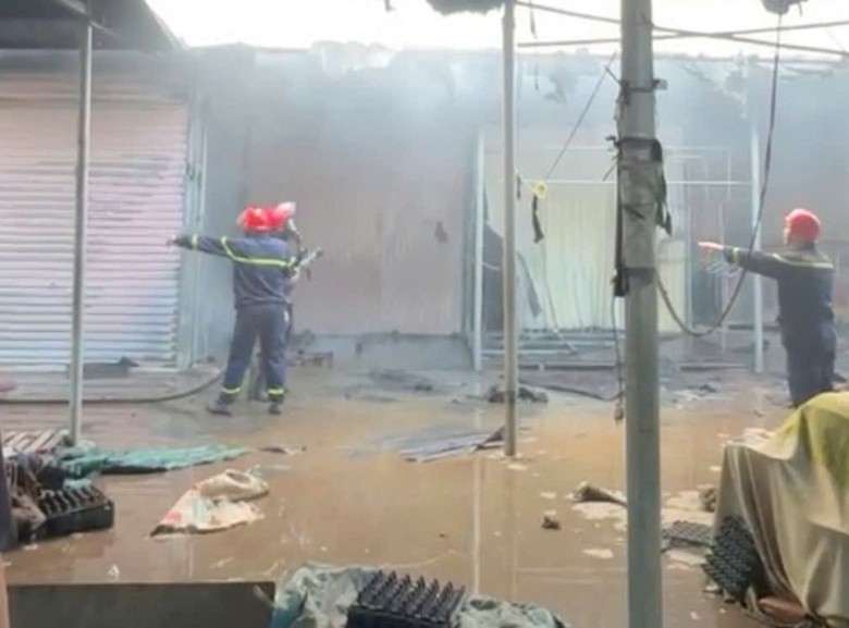 Hải Ph&ograve;ng: Hỏa hoạn thi&ecirc;u rụi nhiều ki-ốt tại chợ Rồng- Ảnh 1.