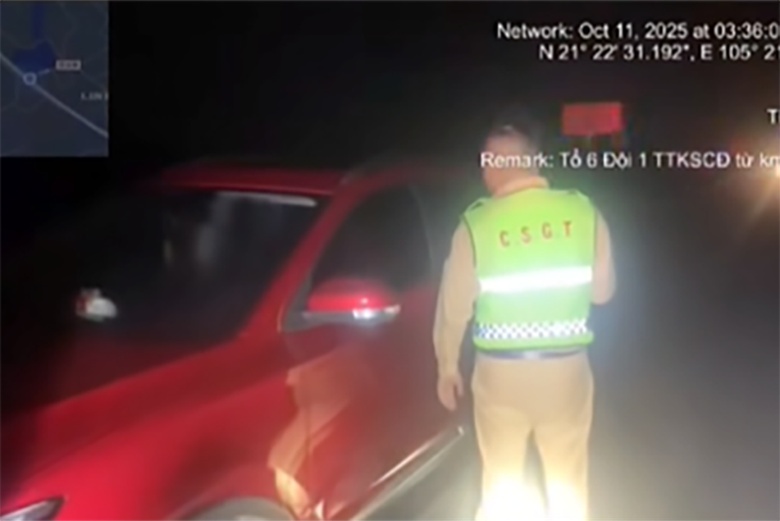 Say xỉn dừng &ocirc; t&ocirc; giữa cao tốc Nội B&agrave;i - L&agrave;o Cai để ngủ, t&agrave;i xế bị phạt 48 triệu đồng- Ảnh 1.