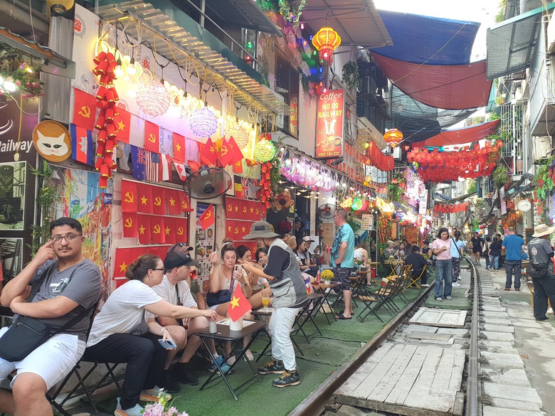 Cần th&ecirc;m thời gian v&agrave; nguồn lực để x&oacute;a h&agrave;ng ngh&igrave;n lối đi tự mở qua đường sắt- Ảnh 2.