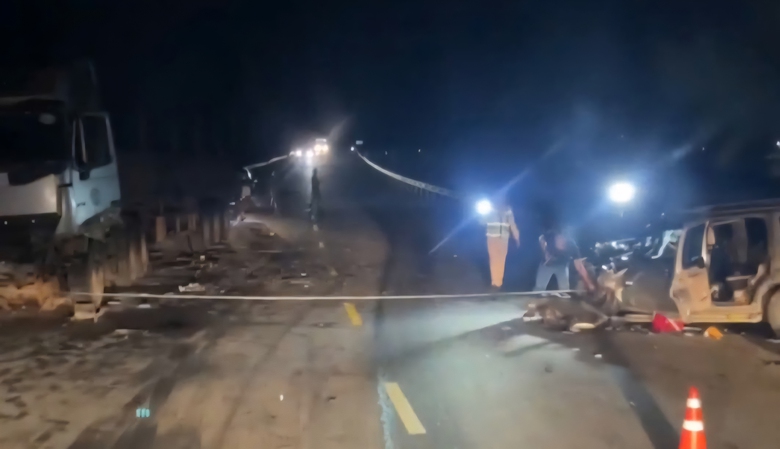 Vụ tai nạn xe đầu kéo và ô tô con khiến 7 người bị thương: Cháu bé 11 tháng tuổi tử vong- Ảnh 1. Vụ tai nạn xe đầu kéo và ô tô con khiến 7 người bị thương: Cháu bé 11 tháng tuổi tử vong- Ảnh 1.