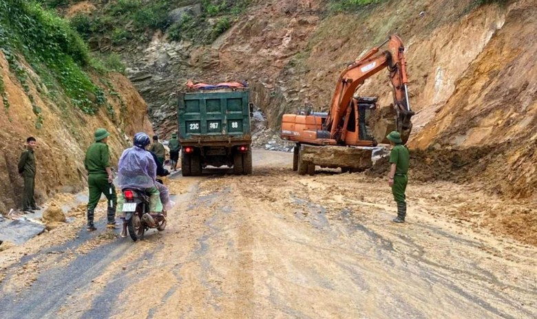 Tuy&ecirc;n Quang tập trung kh&ocirc;i phục hạ tầng giao th&ocirc;ng sau mưa lũ- Ảnh 2.