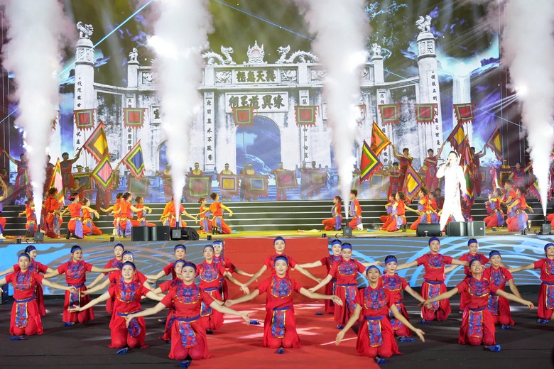 Chủ tịch Quốc hội Trần Thanh Mẫn khởi trống khai hội Lễ hội m&ugrave;a Thu C&ocirc;n Sơn - Kiếp Bạc- Ảnh 3.