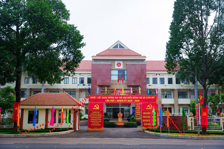 Các xã cửa ngõ Đồng Nai rực rỡ đường hoa, thi đua xây dựng nông thôn mới hiện đại- Ảnh 3. Các xã cửa ngõ Đồng Nai rực rỡ đường hoa, thi đua xây dựng nông thôn mới hiện đại- Ảnh 3.