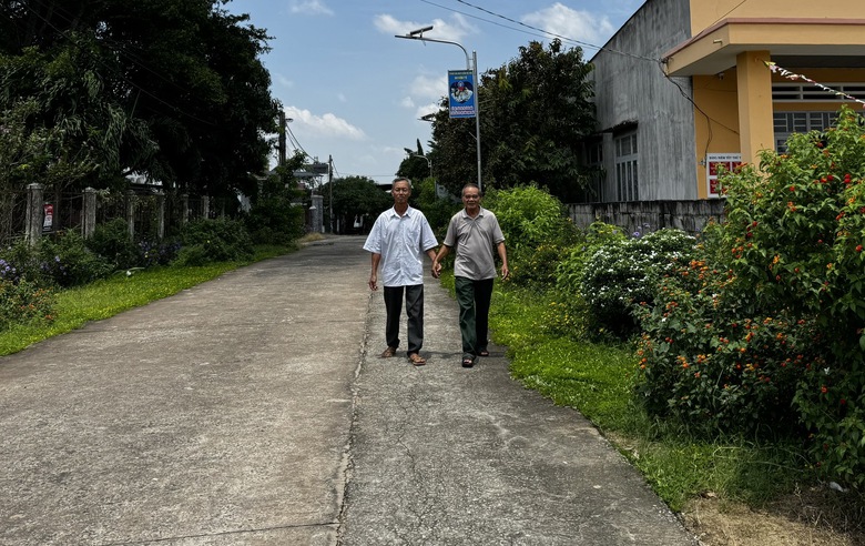 Người dân hiến hàng trăm nghìn mét vuông đất mở đường xây dựng nông thôn mới- Ảnh 1. Người dân hiến hàng trăm nghìn mét vuông đất mở đường xây dựng nông thôn mới- Ảnh 1.