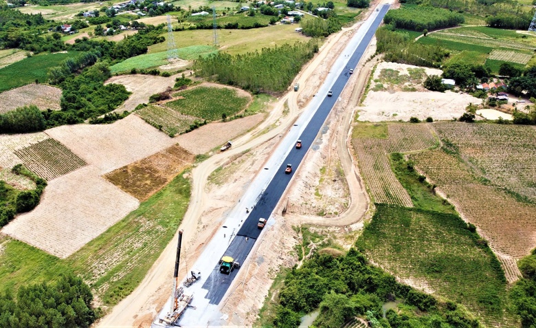 Ho&agrave;n th&agrave;nh 20km đầu tuyến cao tốc Kh&aacute;nh Ho&agrave; - Bu&ocirc;n Ma Thuột trước ng&agrave;y 19/12- Ảnh 1.