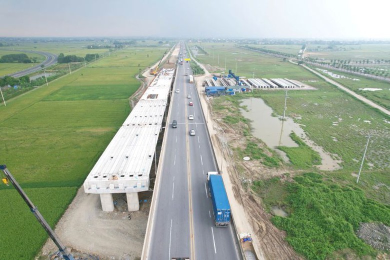 Giữ nhịp thi đua &ldquo;vượt nắng thắng mưa&rdquo; tr&ecirc;n c&ocirc;ng trường cao tốc Cao Bồ - Mai Sơn- Ảnh 3.