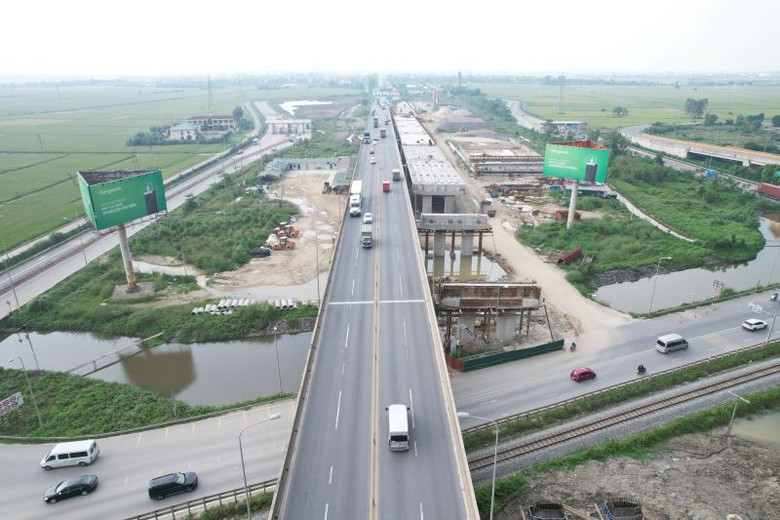 Giữ nhịp thi đua &ldquo;vượt nắng thắng mưa&rdquo; tr&ecirc;n c&ocirc;ng trường cao tốc Cao Bồ - Mai Sơn- Ảnh 4.