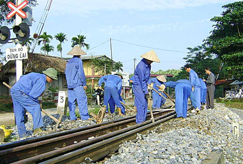 Lào Cai: Giữ mạch lưu thông nơi đầu nguồn đường sắt quốc gia- Ảnh 1. Lào Cai: Giữ mạch lưu thông nơi đầu nguồn đường sắt quốc gia- Ảnh 1.