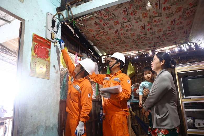 Lừa đảo c&agrave;i app thanh to&aacute;n tiền điện để chiếm đoạt tiền tỷ: EVNSPC cảnh b&aacute;o khẩn- Ảnh 1.
