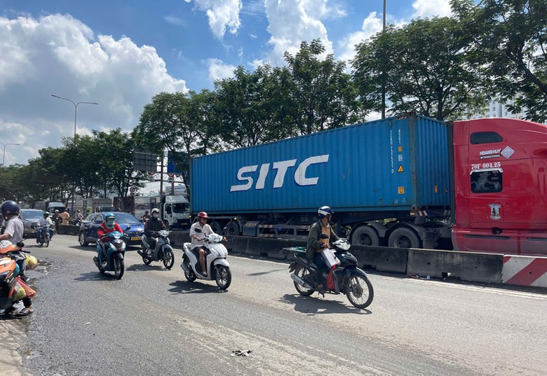 Hiện trường nơi xảy ra vụ tai nạn khiến nữ sinh tử vong.