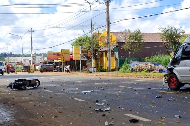 Hiện trường vụ tai nạn khiến hai người thương vong.