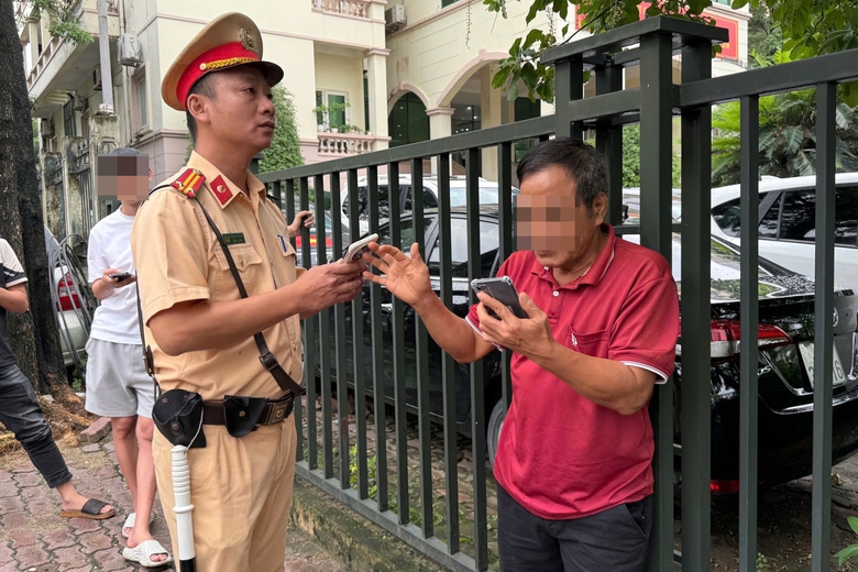 T&agrave;i xế c&oacute; nồng độ cồn cao hơn 3 lần mức kịch khung, l&aacute;i &ocirc; t&ocirc; đi ngược chiều tr&ecirc;n cầu vượt- Ảnh 1.