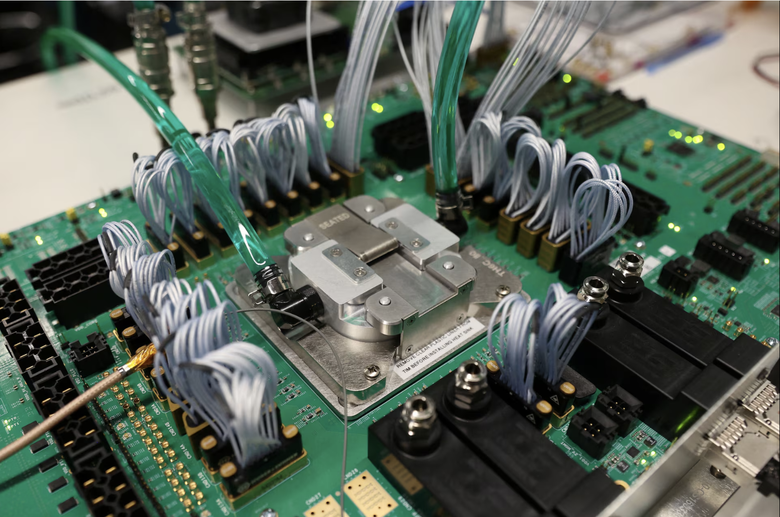 Broadcom ra mắt chip mạng mới, cuộc chiến với Nvidia ng&agrave;y c&agrave;ng gay cấn- Ảnh 1.