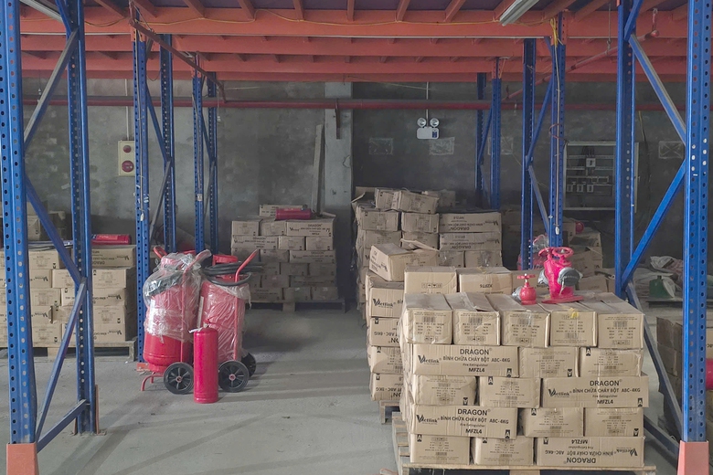 C&ocirc;ng an H&agrave; Nội ph&aacute; vụ &aacute;n lớn li&ecirc;n quan những b&igrave;nh chữa ch&aacute;y kh&ocirc;ng dập được lửa- Ảnh 2.