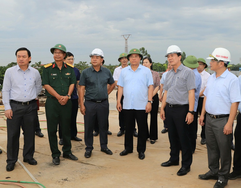 Thi đua thần tốc dựng "biểu tượng hồi sinh" ở đ&ocirc;i bờ s&ocirc;ng Thao- Ảnh 3.