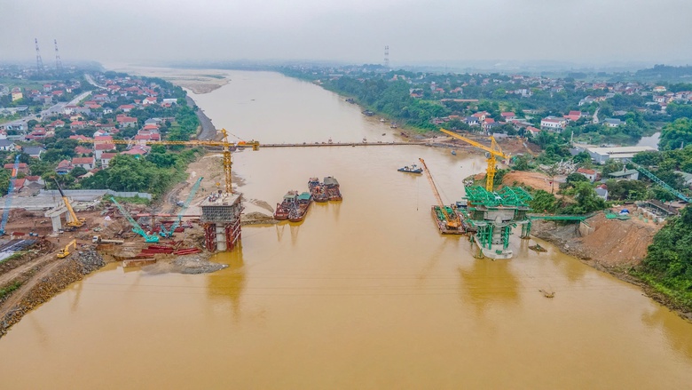 Thi đua thần tốc dựng "biểu tượng hồi sinh" ở đ&ocirc;i bờ s&ocirc;ng Thao- Ảnh 2.