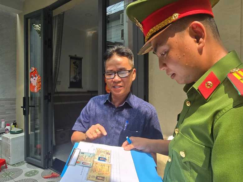 C&ocirc;ng an TP.HCM tổng r&agrave; so&aacute;t l&agrave;m sạch dữ liệu đăng k&iacute; phương tiện, giấy ph&eacute;p l&aacute;i xe- Ảnh 2.