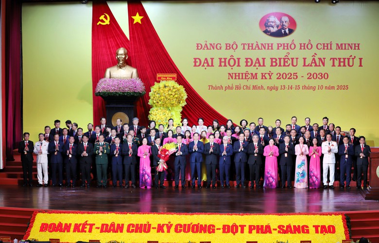 TP.HCM bế mạc Đại hội Đảng bộ lần thứ I, thông qua nghị quyết với 30 chỉ tiêu phát triển- Ảnh 2. TP.HCM bế mạc Đại hội Đảng bộ lần thứ I, thông qua nghị quyết với 30 chỉ tiêu phát triển- Ảnh 2.