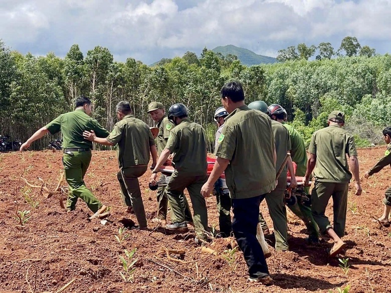 Cứu sống người đàn ông ở Gia Lai rơi xuống giếng hoang sau 1 đêm- Ảnh 1. Cứu sống người đàn ông ở Gia Lai rơi xuống giếng hoang sau 1 đêm- Ảnh 1.
