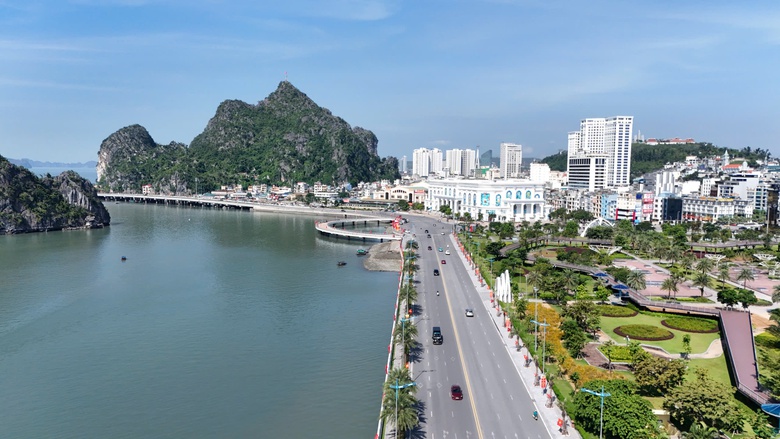 Quảng Ninh tăng tốc hoàn thiện hạ tầng, hướng tới thành phố trực thuộc Trung ương năm 2030- Ảnh 2. Quảng Ninh tăng tốc hoàn thiện hạ tầng, hướng tới thành phố trực thuộc Trung ương năm 2030- Ảnh 2.