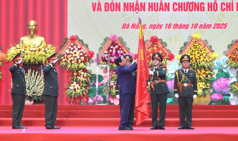Qu&acirc;n khu 5 đ&oacute;n nhận Hu&acirc;n chương Hồ Ch&iacute; Minh lần thứ ba- Ảnh 2.