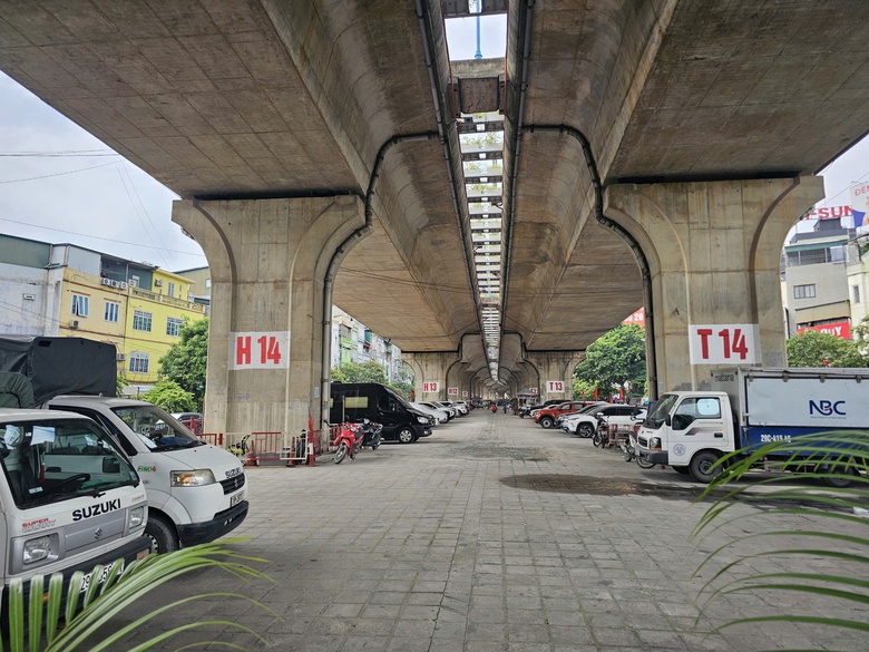 Để t&aacute;i diễn b&atilde;i tr&ocirc;ng xe dưới gầm cầu, chủ tịch x&atilde;, phường phải chịu tr&aacute;ch nhiệm- Ảnh 1.