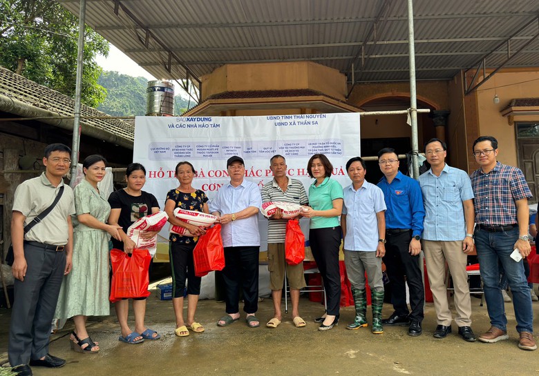 B&aacute;o X&acirc;y dựng v&agrave; bạn đọc tặng nh&agrave; "ch&igrave;a kho&aacute; trao tay" ở Th&aacute;i Nguy&ecirc;n- Ảnh 3.