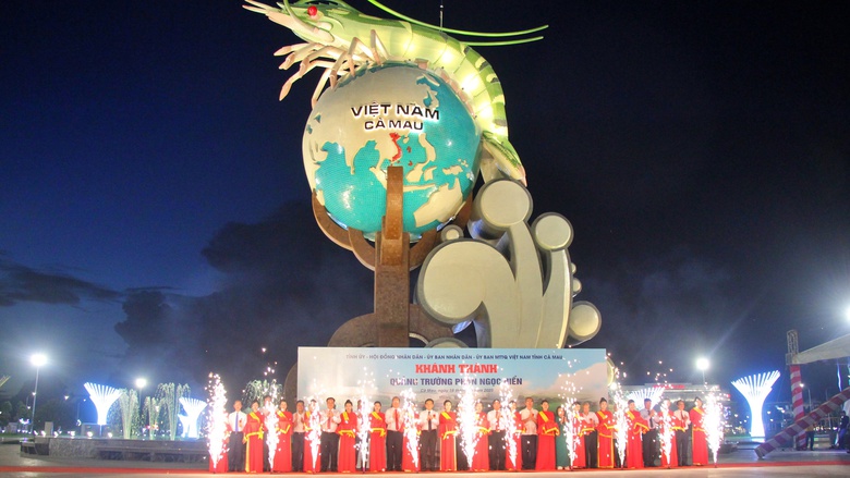 Cà Mau khánh thành 11 công trình, tổng vốn đầu tư 2.400 tỷ đồng- Ảnh 1. Cà Mau khánh thành 11 công trình, tổng vốn đầu tư 2.400 tỷ đồng- Ảnh 1.