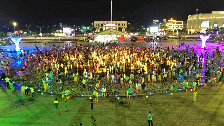 Cận cảnh quảng trường Phan Ngọc Hiển - biểu tượng trái tim của Cà Mau- Ảnh 4. Cận cảnh quảng trường Phan Ngọc Hiển - biểu tượng trái tim của Cà Mau- Ảnh 4.