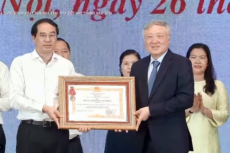 X&oacute;a nh&agrave; tạm, nh&agrave; dột n&aacute;t, h&agrave;nh tr&igrave;nh y&ecirc;u nước từ những m&aacute;i ấm v&ugrave;ng cao ở L&agrave;o Cai- Ảnh 3.