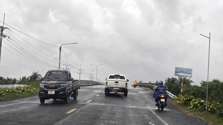 Cần Thơ kiểm tra, khắc phục mố cầu l&uacute;n cao tr&ecirc;n tuyến ĐT 922- Ảnh 4.