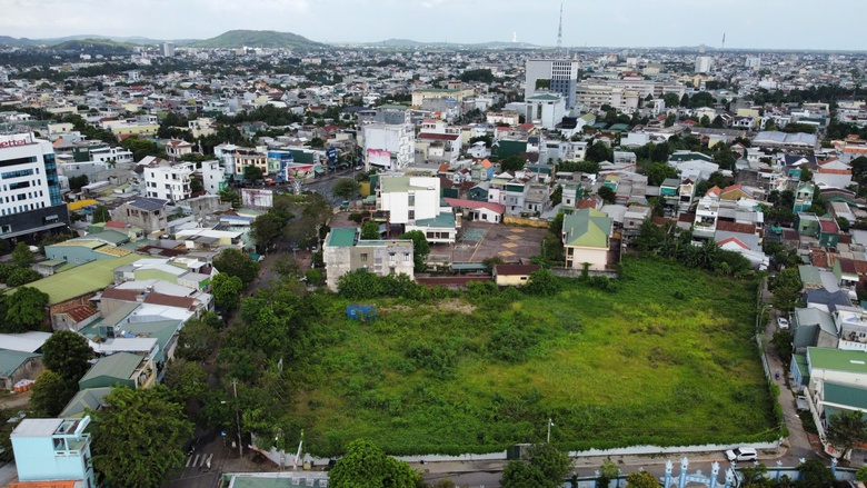 Quảng Ng&atilde;i xử l&yacute; tr&aacute;ch nhiệm cấp x&atilde; bu&ocirc;ng lỏng quản l&yacute;, để xảy ra x&acirc;y dựng tr&aacute;i ph&eacute;p- Ảnh 2.