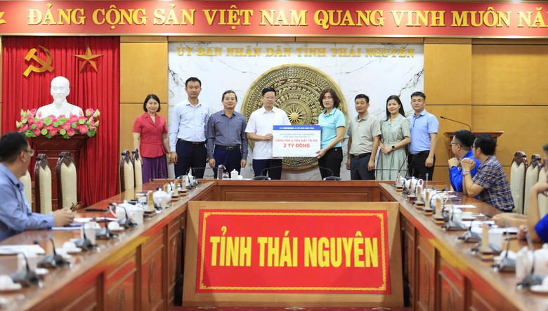 B&aacute;o X&acirc;y dựng v&agrave; c&aacute;c nh&agrave; t&agrave;i trợ ủng hộ hơn 2,4 tỷ đồng gi&uacute;p Th&aacute;i Nguy&ecirc;n khắc phục b&atilde;o lũ- Ảnh 1.